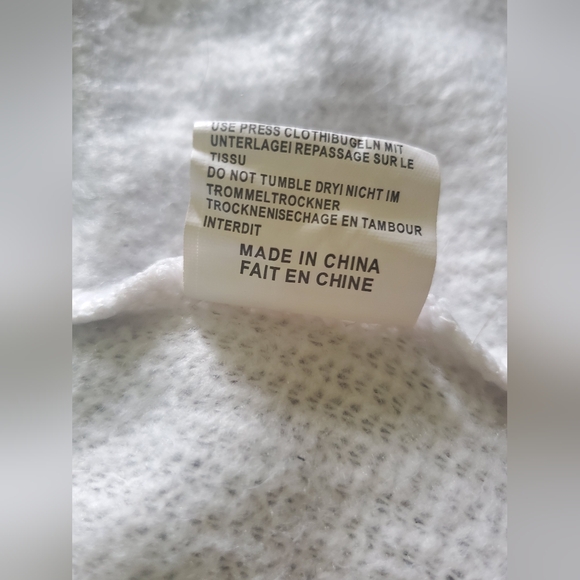 White & Black top - Picture 5 of 6